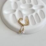 Gold ring with dangling pearls Stainless Steel - Image 2