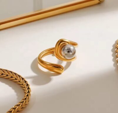img_3430 Minimal Two toned ring 18K Gold-plated Stainless Steel - Image 3