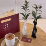 Minimalist ceramic vase - Image 2
