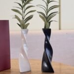 Minimalist ceramic vase - Image 3