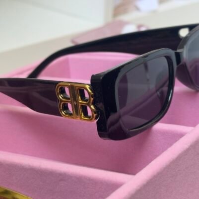 Luxury Black Icon Sunglasses - Image 3