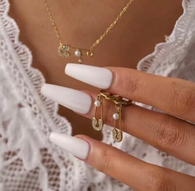 Pearl Pin Set (Necklace, Earrings) - Image 3